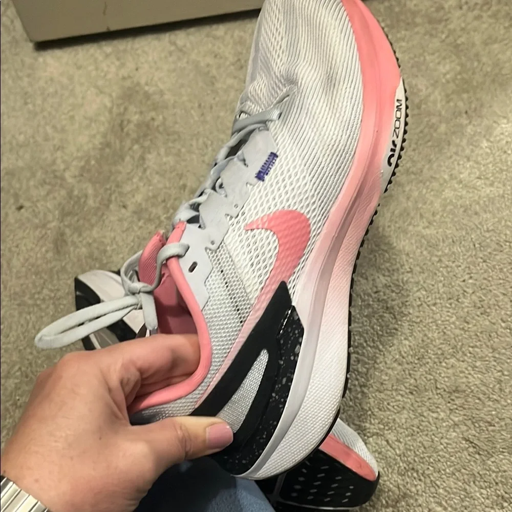 Nike Air Zoom Running Shoes White and Lightweight Design - Picture 4 of 11